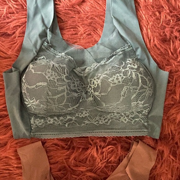 Intimates 3pack of wireless lace bras in size large - Picture 3 of 7